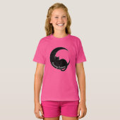 Black Cat on the Crescent Moon: Charm of Darkness T-shirt (Voorkant volledig)