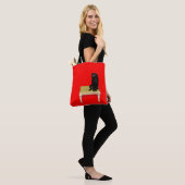 Black cat on the stool tote bag (Op model)