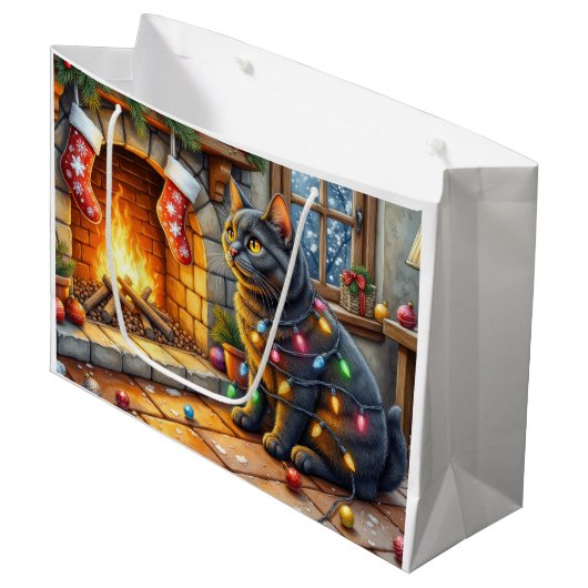 Black Cat Sitting Fireplace with Christmas Lights Groot Cadeauzakje (Voorkant Gekanteld)