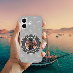 Black Cat Sunset: Een reis naar BLOEIEN iPhone 16 Hoesje