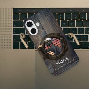 Black Cat Sunset: Een reis naar BLOEIEN iPhone 16 Hoesje