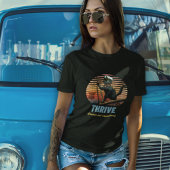 Black Cat Sunset: Een reis naar BLOEIEN T-shirt