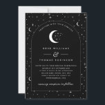 Black Celestial Arched Wedding Invitation Kaart<br><div class="desc">Een hemelse maan en ster thema bruiloft uitnodiging met een zwarte achtergrond en witte tekst met elementen. Je kunt ook je eigen foto aan de achterkant toevoegen. Pas de kleur van het sterpatroon,  achtergrond,  boogvulling en maanelement aan!</div>