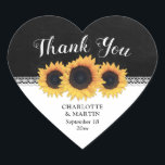 Black Chalkboard Sunflower Weddenschap Hartelijk d Hart Sticker<br><div class="desc">Rustige florale trouwstickers met zonnebloemen tegen een zwarte achtergrond.</div>