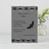 Black Chandelier en Bats Halloween Invitation Kaart (Staand voorkant)