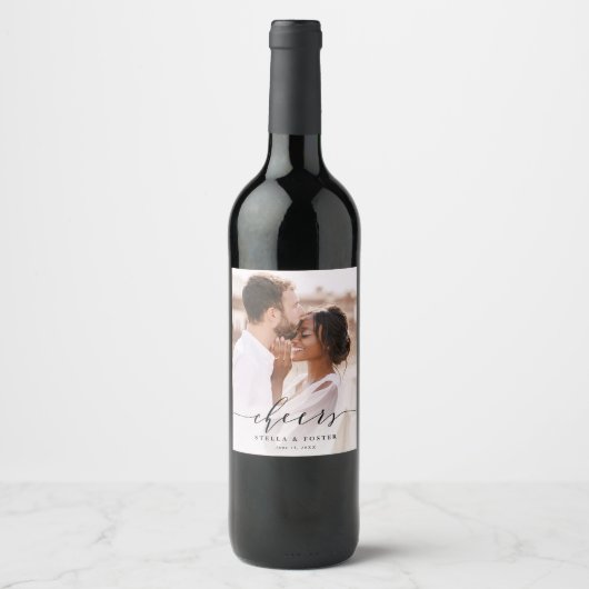 Black Cheers Elegant Calligraphy Wedding Photo Wijn Etiket (Voorkant)