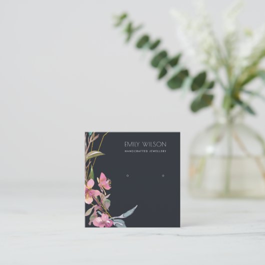 BLACK CHERRY BLOSSOM STUD EARRING DISPLAY LOGO VIERKANTE VISITEKAARTJE (Staand voorkant)