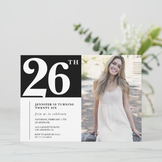 Black Chic foto 26e verjaardag Uitnodigingen (Staand voorkant)