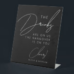 Black Chic Minimalist Script Funny Wedding Drinken Reclamebord Met Voetstuk<br><div class="desc">Black Chic Minimalist Script Funny Wedding Drinken Pedestal Sign</div>