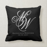 Black Chic Monogram Passen getrouwd Kussen<br><div class="desc">Elegant Monogram Weddenschap Design</div>