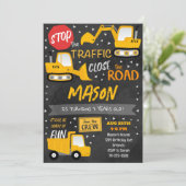 Black Construction Vehicles Verjaardag uitnodiging (Staand voorkant)