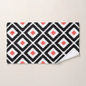 Black, Coral, White Ikat Diamond Pattern Bad Handdoek (Handdoek)