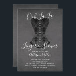 Black Corset Lingerie Bridal Shower-uitnodiging Kaart<br><div class="desc">Ooh La La La Lingerie Bridal Shower Uitnodiging met een gele zwarte corset op een populaire chalkboardachtergrond met een coördinerende achterzijde</div>
