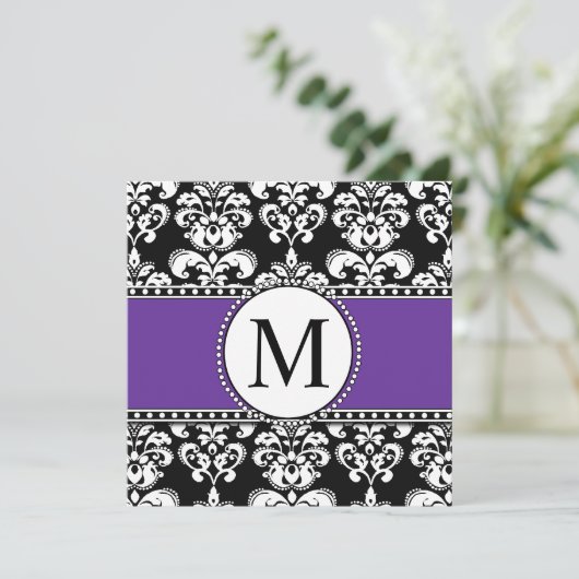 Black Damask Monogram Wedding Invitations Paars Kaart (Staand voorkant)