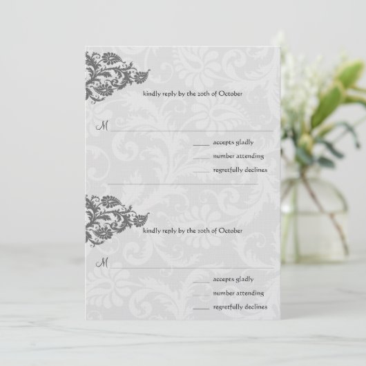 Black Damask Plum Hearts RSVP Wedding Invitation Kaart (Staand voorkant)