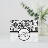 Black Damask-reactiekaart - tekst aan de kant van  RSVP Kaartje (Staand voorkant)