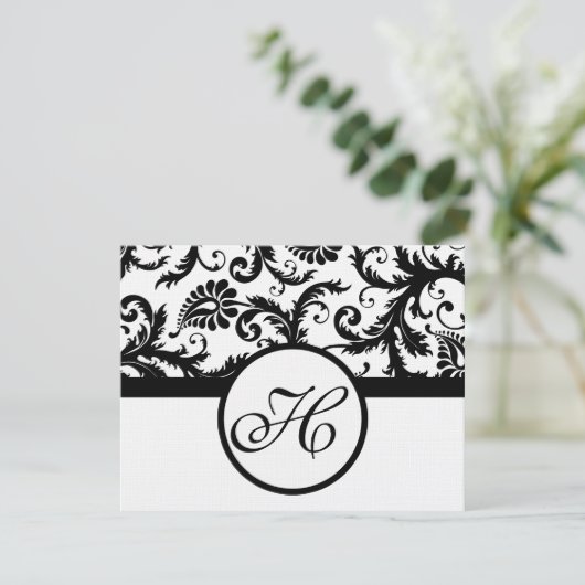 Black Damask-reactiekaart - tekst aan de kant van  RSVP Kaartje (Staand voorkant)