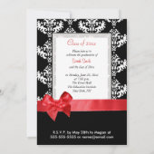 Black Damask & Red Ribbon Afstuderen Invitation Kaart (Achterkant)