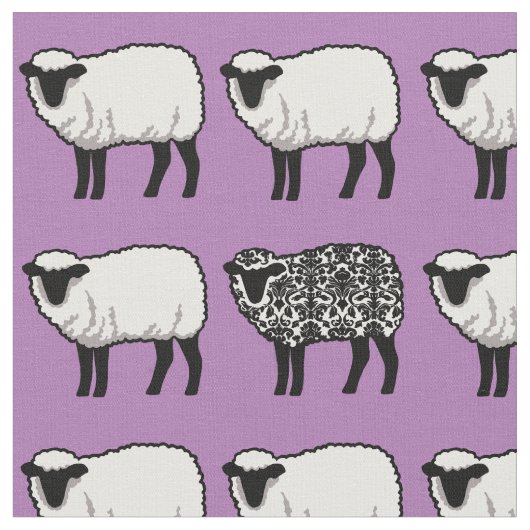 Black Damask Sheep op Paars Stof (Close Up)