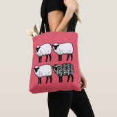 Black Damask Sheep op Roze Tote Bag (Dichtbij)