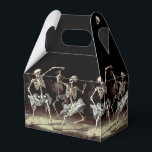 Black Death Dancing Skeletons Halloween Bedankdoosjes<br><div class="desc">Voeg een betoverende touch toe aan uw Halloween-feest of Gotische bruiloft met onze Black Death Gothic Dancing Skeletons gepersonaliseerde Spooky Favor Box. Deze betoverende gunst box combineert de macabere esthetiek van het Black Death tijdperk met een heerlijke twist, waardoor een betoverende sfeer ontstaat die uw gasten zal boeien. Deze gotisch...</div>