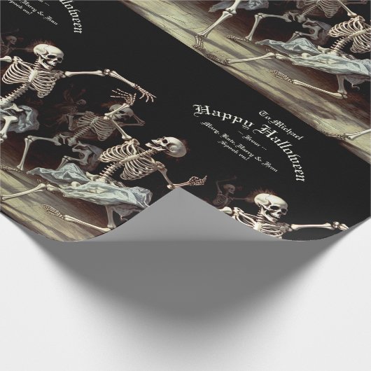 Black Death Dancing Skeletons Halloween Cadeaupapier (Hoek)