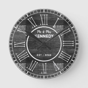 Black Distress Wood Roman Numeral Wedding Ronde Klok