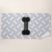 Black Dog Bone en Botten met aangepaste naam Strandlaken (Voorkant)