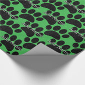 Black Dog Paw Print Aangepaste naam Distressed Gre Cadeaupapier (Hoek)
