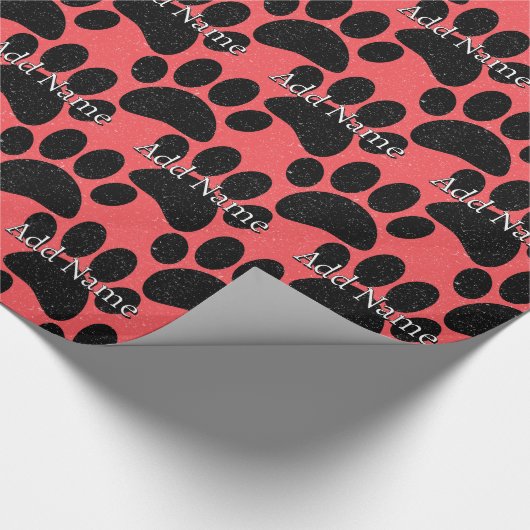 Black Dog Paw Print Aangepaste naam Distressed Red Cadeaupapier (Hoek)