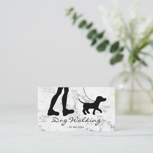 Black Dog Walker Silhouette op Faux Marble Visitekaartje (Staand voorkant)