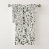 Black Dot Pattern Bad Handdoek (Insitu)