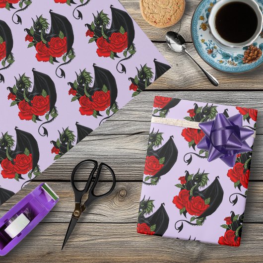 Black Dragon Red Roses Lavendel Cadeaupapier