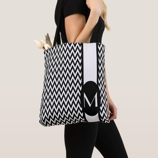 Black Elegant Chevron Design met monogram Tote Bag (Dichtbij)