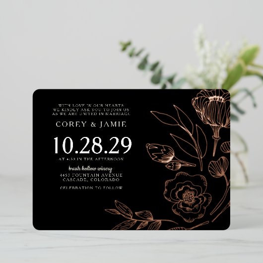 Black Elegant Floral Wedding Folie Uitnodiging (Staand Voorkant)