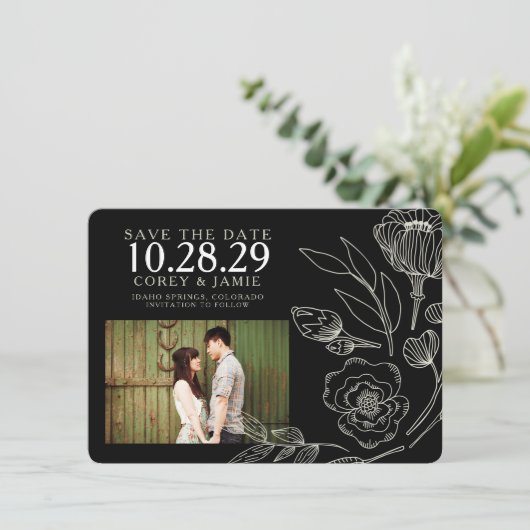 Black Elegant Floral Wedding Save The Date (Staand voorkant)