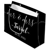 Black Elegant Mr & Mrs Wedding Day Gift Bag Groot Cadeauzakje (Voorkant Gekanteld)