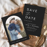 Black Elegant Save the Date Photo Minimalist<br><div class="desc">Het Berichten van de Band sparen de Kaarten van de Datum die een foto op de voorzijde hebben. Sparen de kaarten van de Datum bevatten een moderne hand geschreven kromme manuscripttypografie die elegant,  eenvoudig en modern zijn om na u minimalistische eenvoudige trouwdag te gebruiken viering.</div>