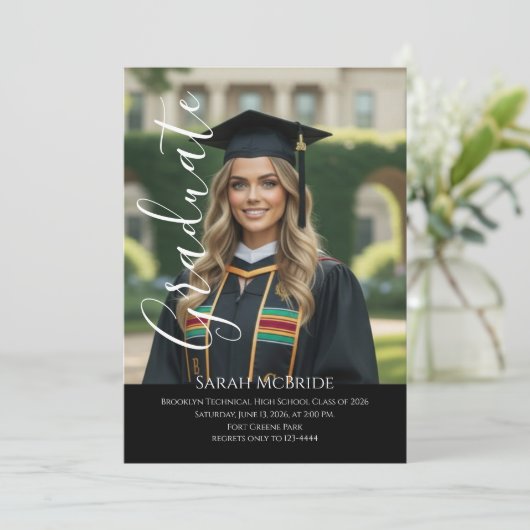 Black Elegant script simple one photo graduation Kaart (Staand voorkant)