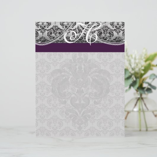 Black en Eggplant Monogram Black Damask (Staand voorkant)