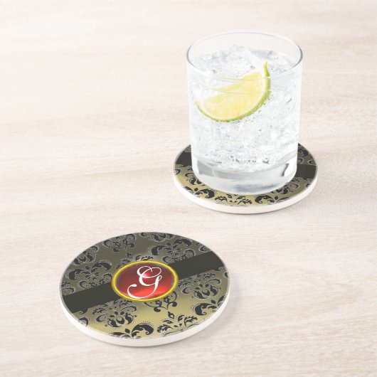 BLACK EN GRAY DAMASK Red Ruby Monogram Zandsteen Onderzetter (Zijkant)