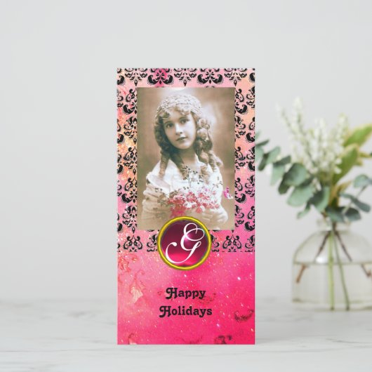 BLACK EN PINK DAMASK Red Ruby Monogram Feestdagenkaart (Staand voorkant)