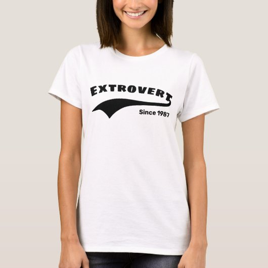 Black Extrovert Typography Swoosh Aangepaste datum T-shirt (Voorkant)