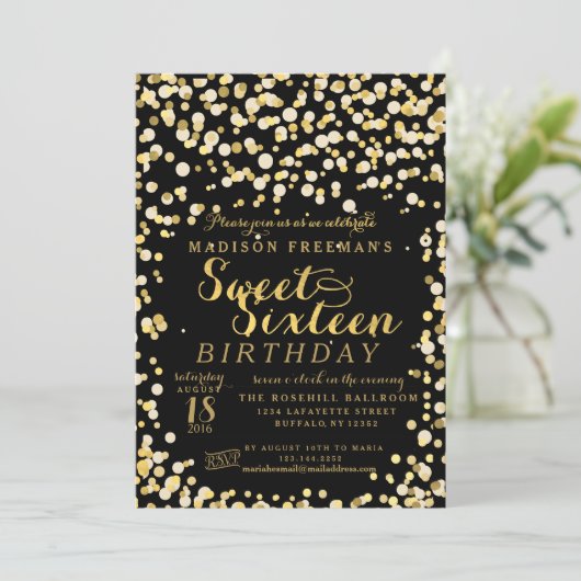 Black Fake Gold Foil Confetti Sweet 16 Party Kaart (Staand voorkant)