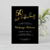 Black Fifty and Fabulous Script Birthday Party Folie Uitnodiging (Staand Voorkant)