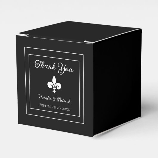 Black Fleur de Lis Wedding Favor Boxes Bedankdoosjes (Voorkant Zijde)
