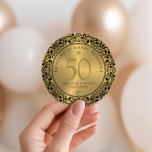 Black Floral Circle 50th Wedding Jubileum Ronde Sticker<br><div class="desc">Zwarte  florale cirkel op gouden tones achtergrond,  aanpasbaar gouden bruiloft Jubileum. Het vieren van 50 jaar gelukkige herinneringen aanpasbare tekst.</div>