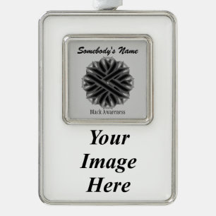 Black Flower Ribbon Tmpl (V-I) van Kenneth Yoncich Verzilverd Omlijst Ornament