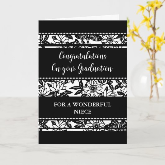 Black Flowers Niece Gefeliciteerd Afstuderen Kaart (Gele Bloem)