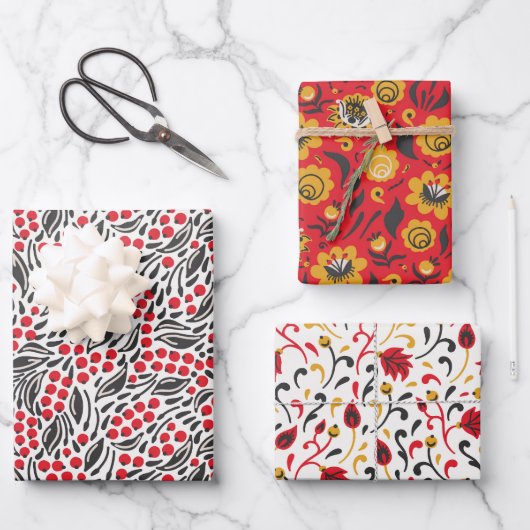 Black Foliage YELLOW (Red Berries) van Russische F Inpakpapier Vel (Voorkant)